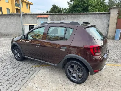Usata Dacia Sandero Stepway 90 CV (66 kW) 2017 Viola Berlina