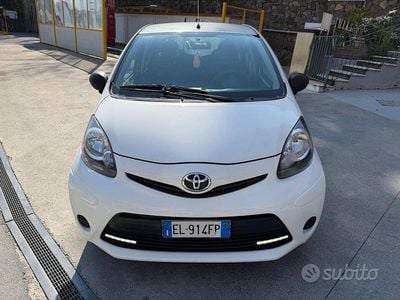 Usata Toyota Aygo 68 CV (50 kW) 2012 Bianco Utilitaria