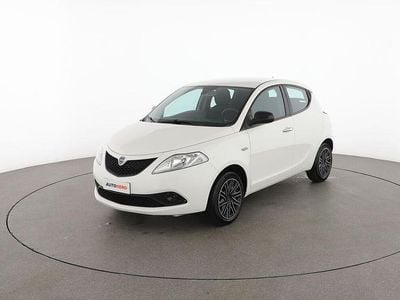 Begagnad Lancia Ypsilon Gold 70 HK (51 kW) 2019 Vit Halvkombi