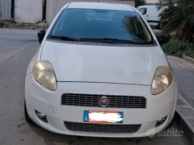 Usata Fiat Grande Punto 90 CV (66 kW) 2009 Bianco Utilitaria