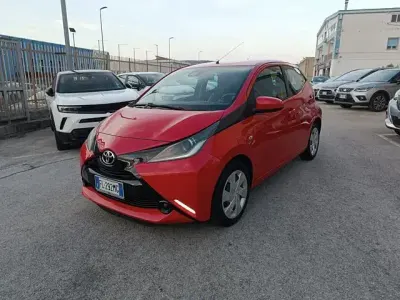 Gebraucht Toyota Aygo X-play 69 PS (50 kW) 2017 Rot Kleinwagen