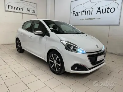 Usata Peugeot 208 Allure 82 CV (60 kW) 2018 Bianco Utilitaria