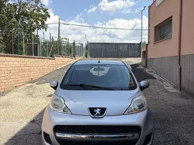 Usata Peugeot 107 68 CV (50 kW) 2011 Utilitaria