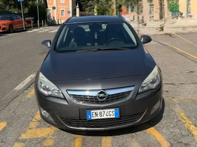 Usata Opel Astra 110 CV (80 kW) 2012 Grigio Station wagon