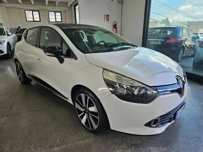 Usado Renault Clio IV 90 CV (66 kW) 2016 Blanco Berlina