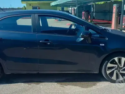 Usata Kia Rio Active 75 CV (55 kW) 2016 Blu Utilitaria