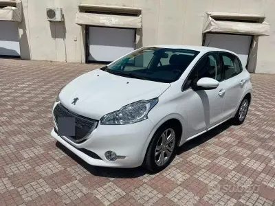 Usata Peugeot 208 68 CV (50 kW) 2013 Bianco Utilitaria