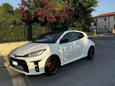 Usata Toyota Yaris 261 CV (191 kW) 2023 Bianco Utilitaria