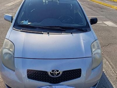 Usata Toyota Yaris 69 CV (50 kW) 2007 Grigio Utilitaria