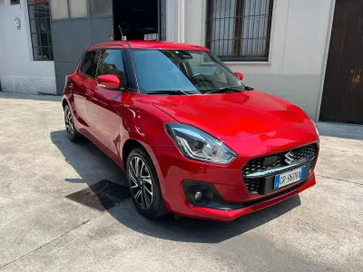 Usata Suzuki Swift 82 CV (60 kW) 2023 Rosso Utilitaria