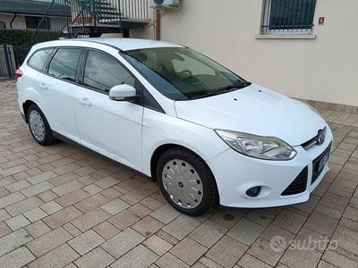 Usata Ford Focus 105 CV (77 kW) 2014 Bianco Station wagon