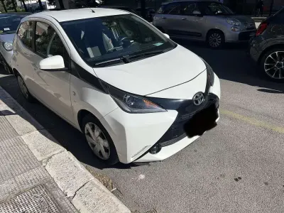 Usata Toyota Aygo Cool 69 CV (50 kW) 2017 Utilitaria