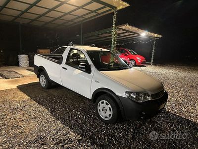 Usata Fiat Strada 84 CV (61 kW) 2010 Bianco Pick-up