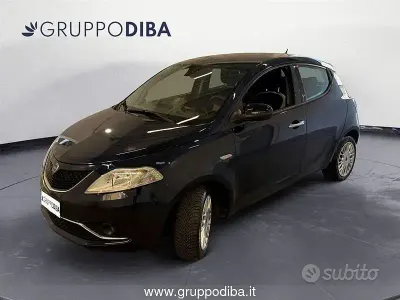 Usata Lancia Ypsilon Gold 95 CV (69 kW) 2016 Blu Utilitaria