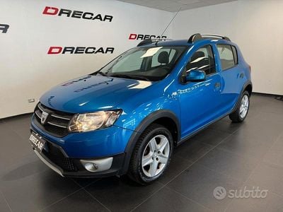 Usata Dacia Sandero Prestige 90 CV (66 kW) 2014 Blu Berlina