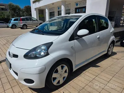 Usata Toyota Aygo Connect Style 68 CV (50 kW) 2011 Bianco Utilitaria