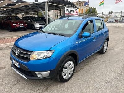 Usata Dacia Sandero Prestige 89 CV (65 kW) 2014 Blu Berlina