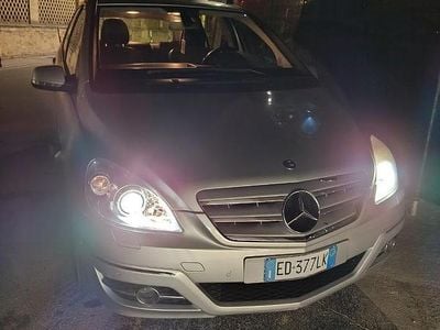 Begagnad Mercedes B200 Premium 140 HK (102 kW) 2011 Grå Minibuss