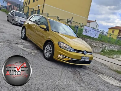 Usado VW Golf VII Business 116 HP (85 kW) 2018 Dourado Sedan
