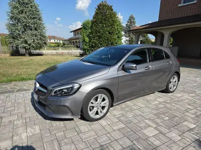 Usata Mercedes A180 Premium 109 CV (80 kW) 2016 Grigio Utilitaria