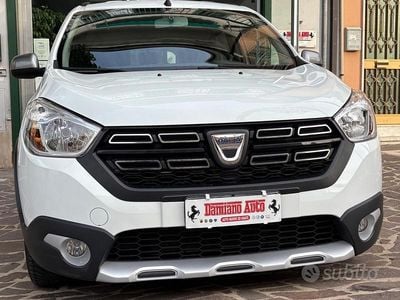 Usata Dacia Lodgy Stepway 116 CV (85 kW) 2022 Bianco Monovolume