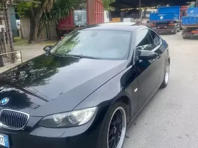 Begagnad BMW 330 204 HK (150 kW) 2007 Svart Sedan