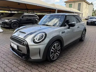 Usata Mini Cooper S Classic 178 CV (130 kW) 2023 Grigio / metallizzato Utilitaria
