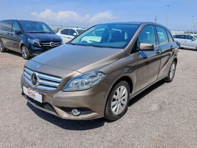 Usata Mercedes B180 Executive 122 CV (89 kW) 2013 Grigio Utilitaria