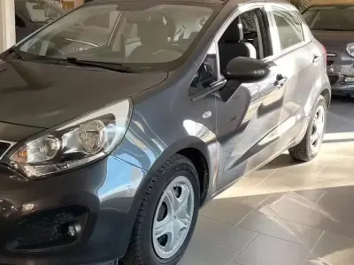 Usata Kia Rio 2015 Grigio Berlina