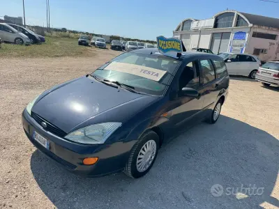 Usata Ford Focus Ambiente 90 CV (66 kW) 2001 Blu Station wagon