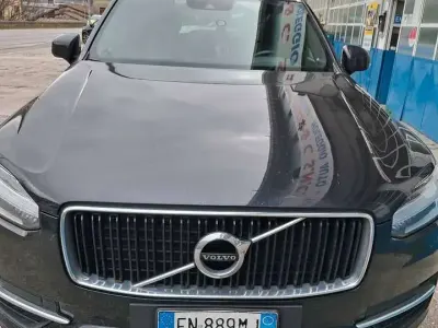Begagnad Volvo XC90 Momentum 190 HK (139 kW) 2018 Svart SUV
