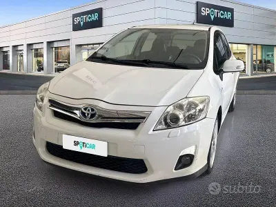 Usata Toyota Auris Hybrid Executive 136 CV (100 kW) 2011 Bianco Berlina