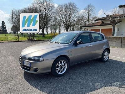 Usata Alfa Romeo 147 Distinctive 105 CV (77 kW) 2006 Grigio Utilitaria