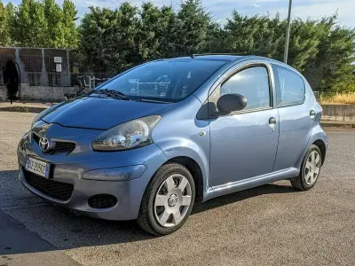 Usata Toyota Aygo Sol 68 CV (50 kW) 2009 Blu/azzurro Utilitaria