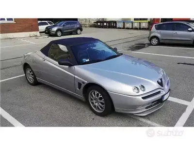 Usata Alfa Romeo Spider 155 CV (114 kW) 1999 Grigio Cabrio
