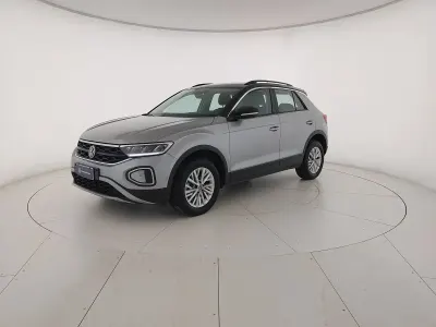 Usata VW T-Roc Life 116 CV (85 kW) 2025 Pyrit silver metallizzato nero SUV