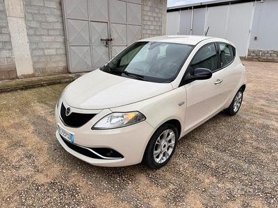 Usata Lancia Ypsilon Platinum 95 CV (69 kW) 2016 Bianco Utilitaria