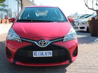 Usata Toyota Yaris Active 69 CV (50 kW) 2016 Rosso Berlina