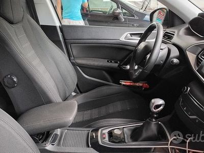 Usata Peugeot 308 115 CV (84 kW) 1983 Grigio Berlina