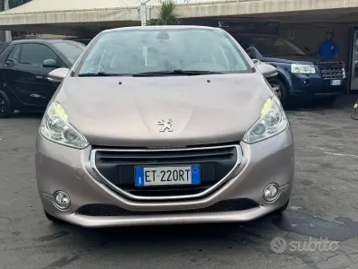 Usata Peugeot 208 Active 82 CV (60 kW) 2014 Marrone Utilitaria