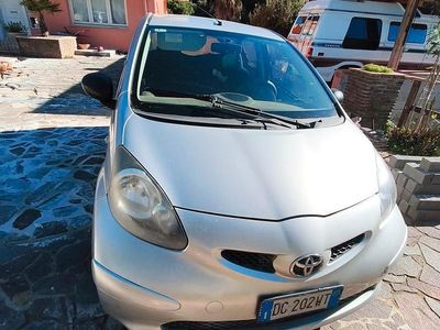 Usata Toyota Aygo 68 CV (50 kW) 2006 Grigio Utilitaria