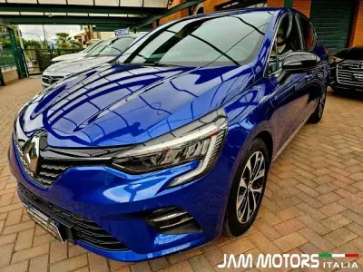 Usata Renault Clio V Intens 90 CV (66 kW) 2023 Blu metallizzato Berlina