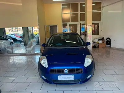 Usata Fiat Grande Punto Dynamic 65 CV (47 kW) 2006 Bluazzurro Utilitaria