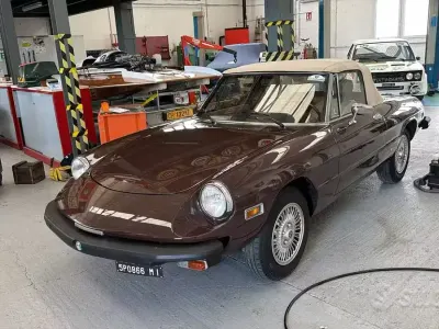 Usata Alfa Romeo 2000 Veloce 128 CV (94 kW) 1980 Marrone Cabrio