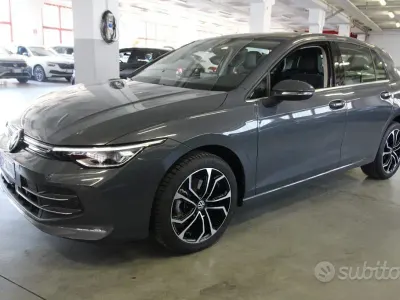 Usata VW Golf VIII Style 150 CV (110 kW) 2025 Grigio scuro Berlina