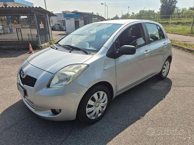 Usata Toyota Yaris 87 CV (63 kW) 2008 Grigio Utilitaria