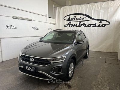 Usata VW T-Roc Life 110 CV (80 kW) 2022 Grigio SUV