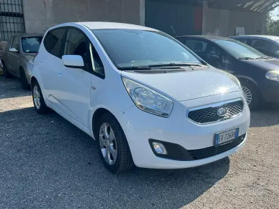 Usata Kia Venga Active 90 CV (66 kW) 2011 Bianco Utilitaria