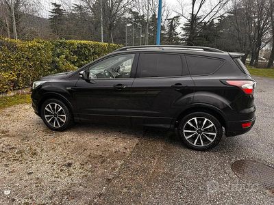 Usata Ford Kuga ST-Line 120 CV (88 kW) 2017 Nero SUV