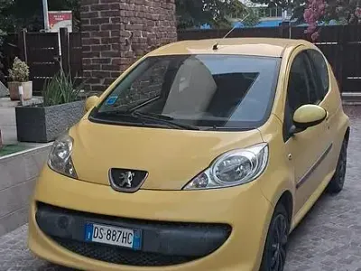 Usata Peugeot 107 68 CV (50 kW) 2009 Giallo Utilitaria